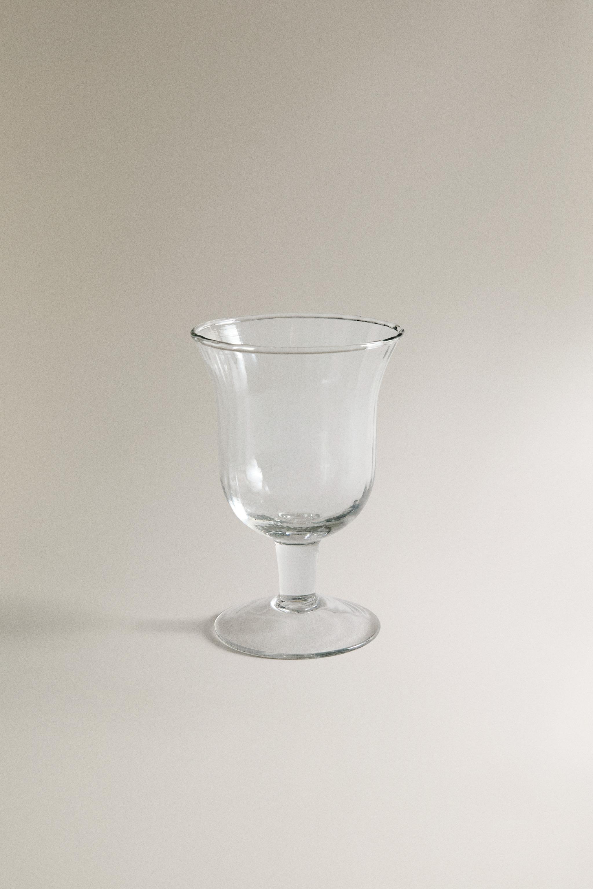 FACETED RAISED DESIGN WINE GLASS